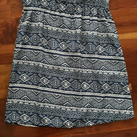Blue and white patterned dress - Picture 3 of 6